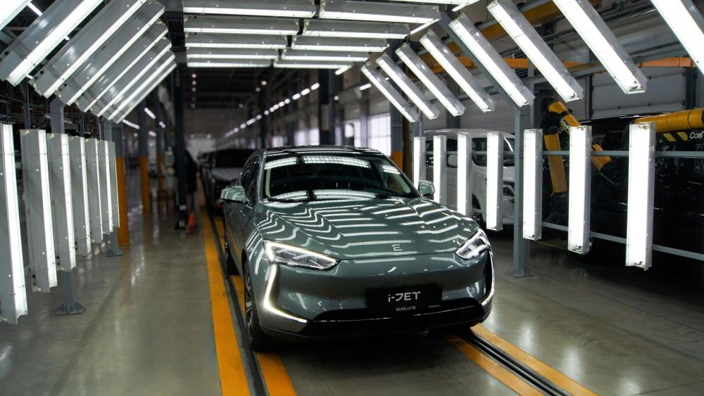 производство электрокроссовера Evolute i-Jet на конвейере Motorinvest