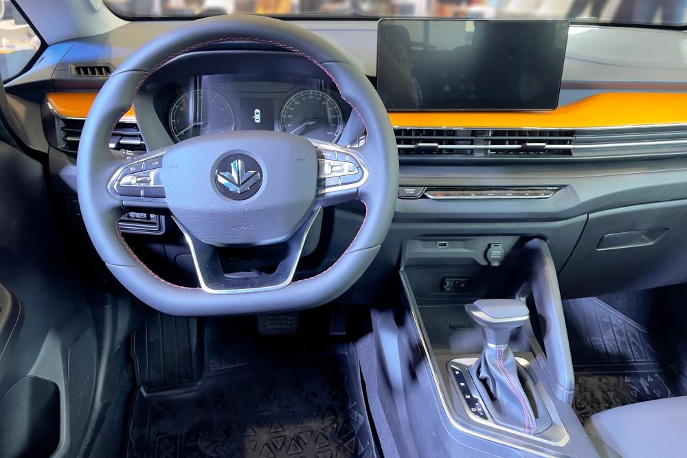 Интерьер салона Ливан X3 Pro