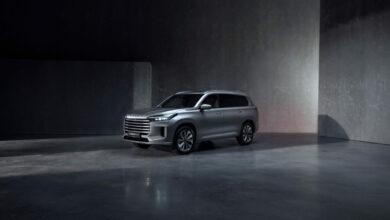 Китайский бренд Exeed раскрыл подробности об обновленном кроссовере VX для российского рынка и объявил его цену.