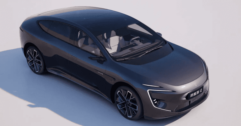 В Китае официально начались поставки седана Avatr 12 мощностью 578 л.с.