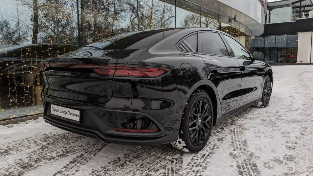 Седан BYD Han вид сбоку сзади в России Санкт-Петербург
