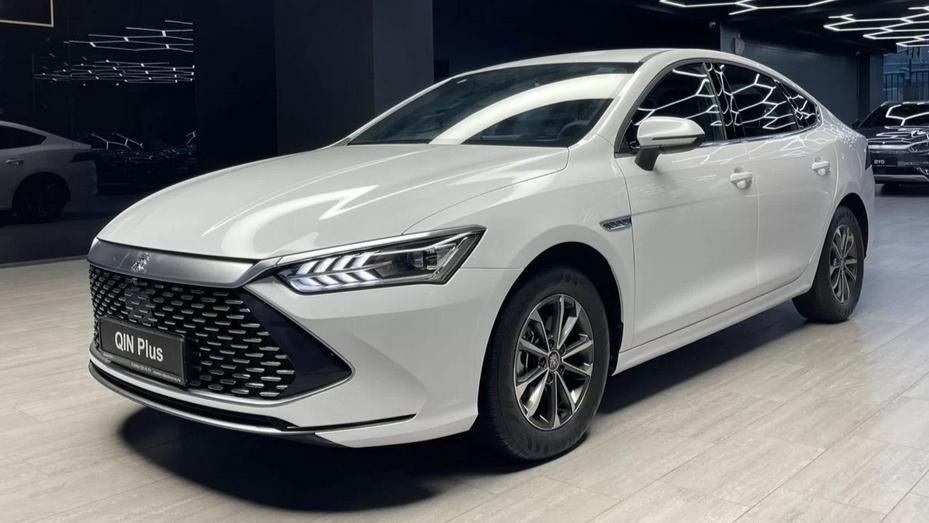 Передняя сторона BYD Qin Plus Aaron Electro