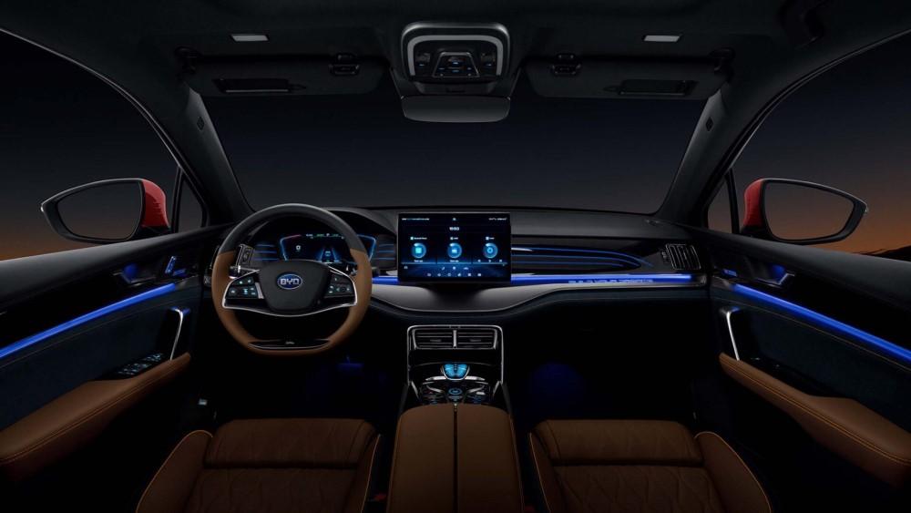 Интерьер салона BYD Tang EV