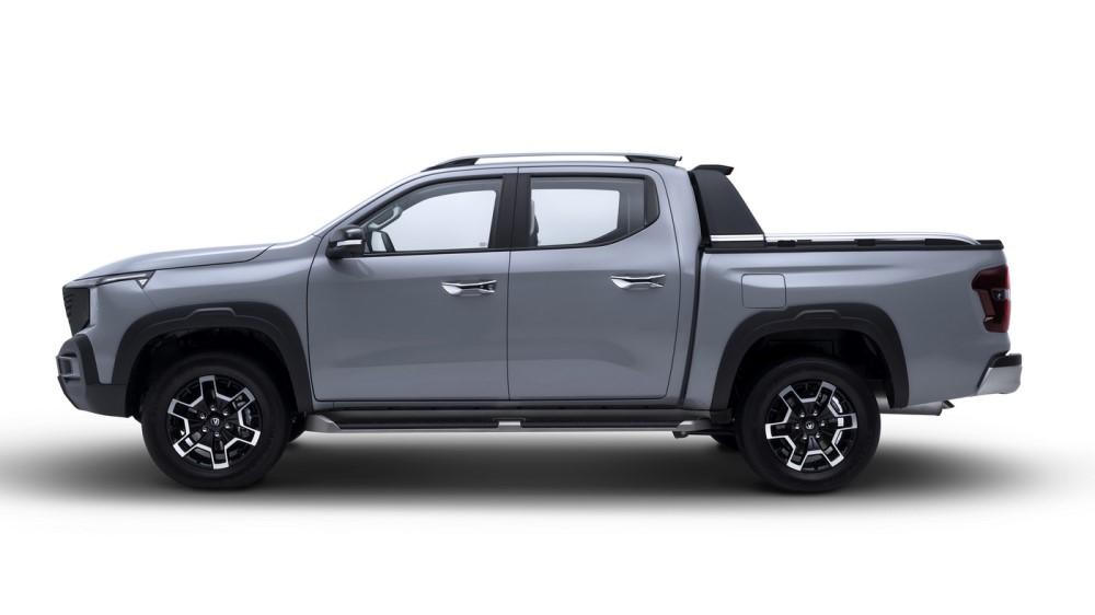 Серийный гибридный пикап Changan Hunter в Китае, вид сбоку