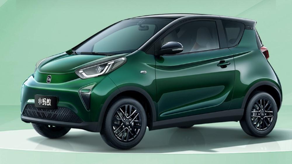 Электрический городской автомобиль Chery eQ1 с боковой передней частью