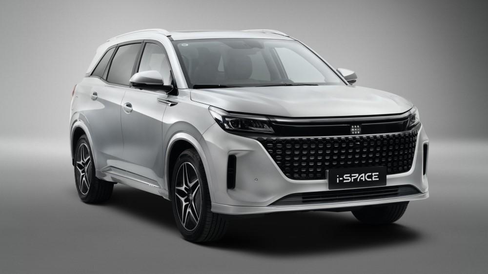 Evolute анонсировала гибридный 7-местный кроссовер i-Space для России: что о нем уже известно