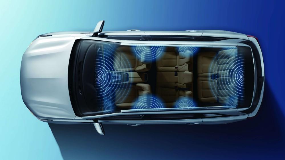 Интерьер салона Evolute i-Space