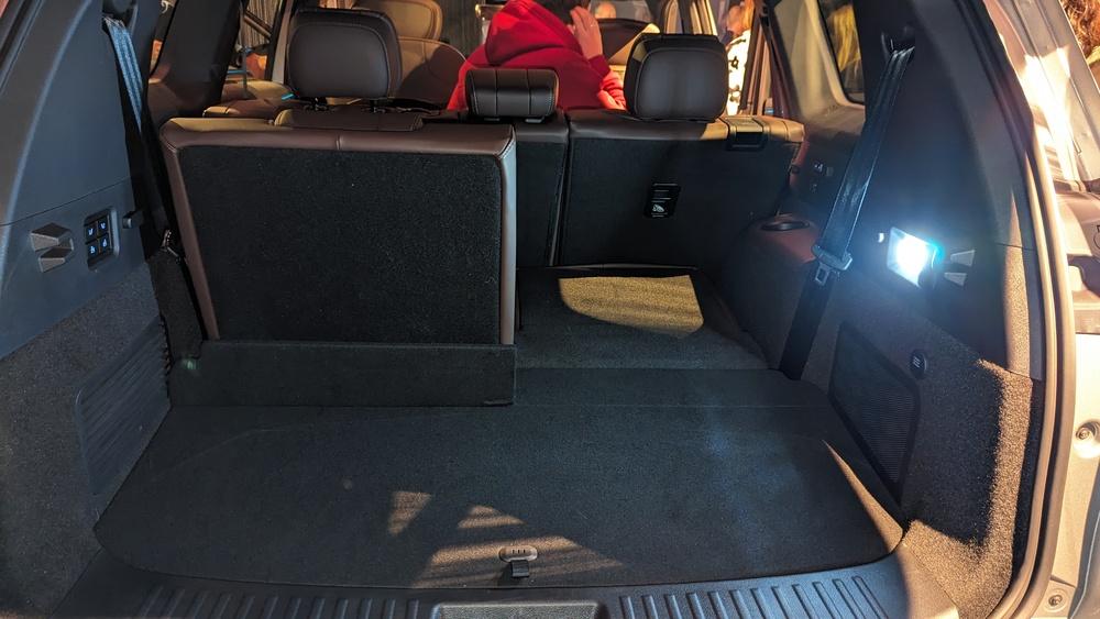 Обновленный салон Exeed VX нового поколения в России, салон багажника