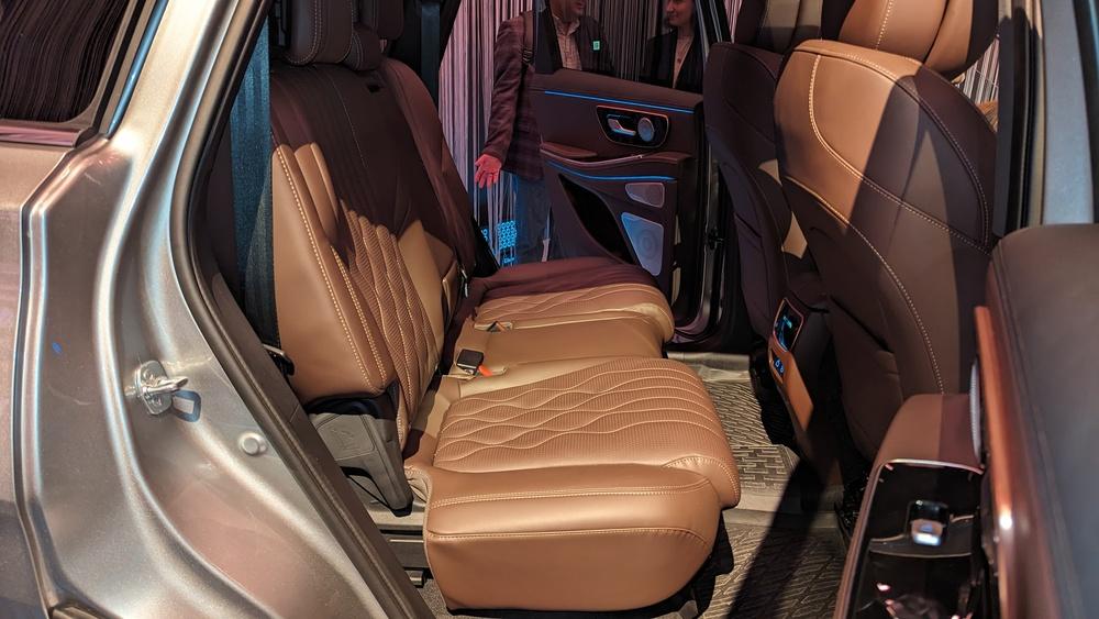 Обновленный Exeed VX нового поколения в России салон второго ряда