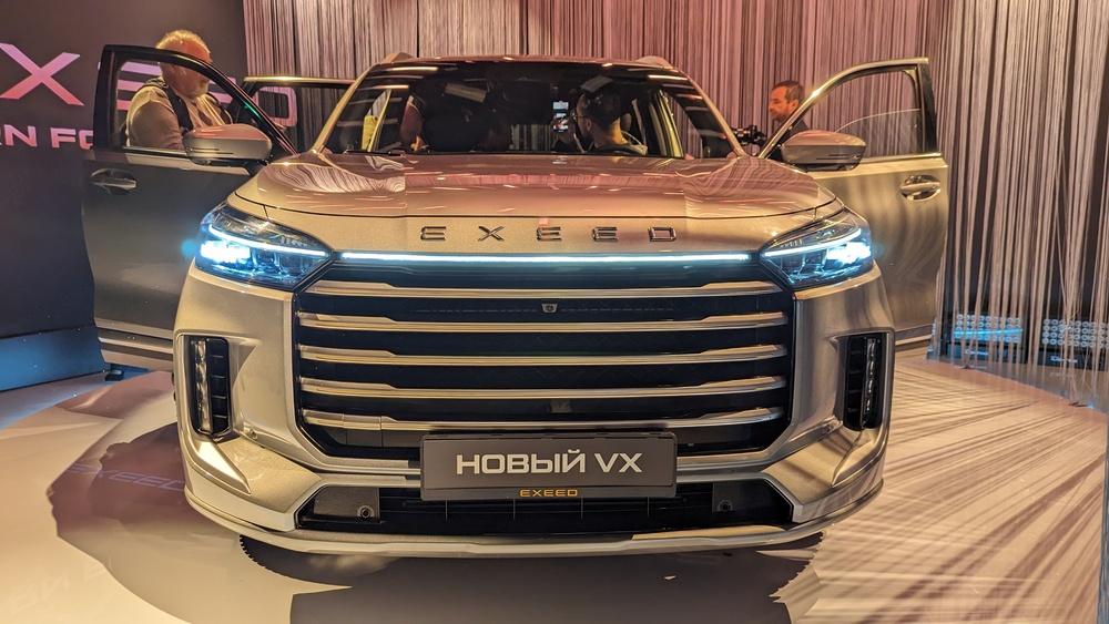 Передняя презентация обновленного Exeed VX нового поколения в России