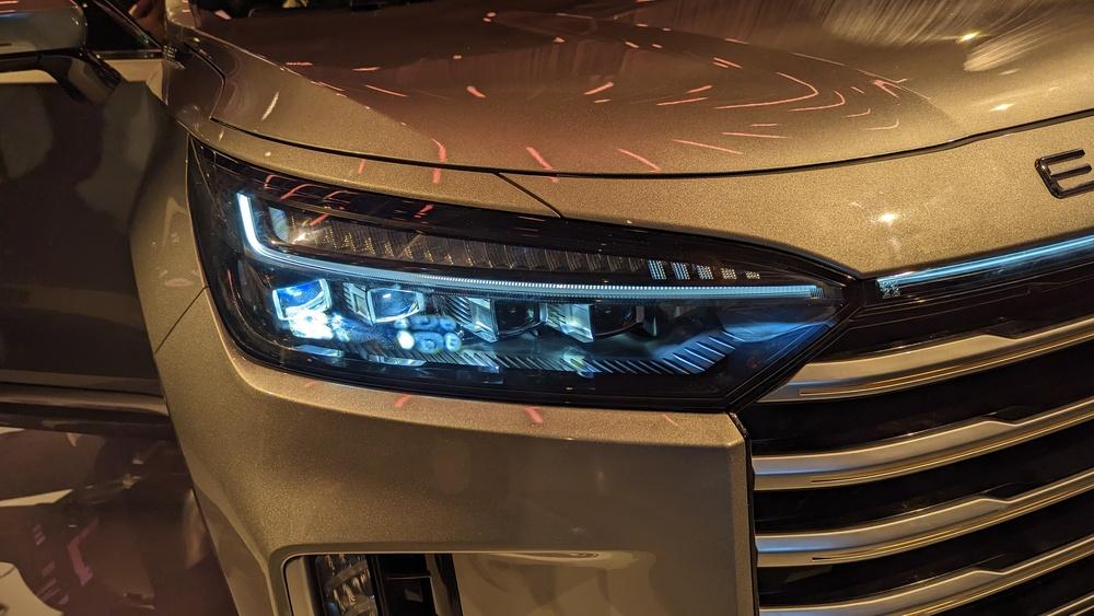 Презентация обновленных передних фар нового поколения Exeed VX в России