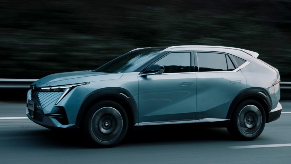 GAC Emkoo сбоку в динамике