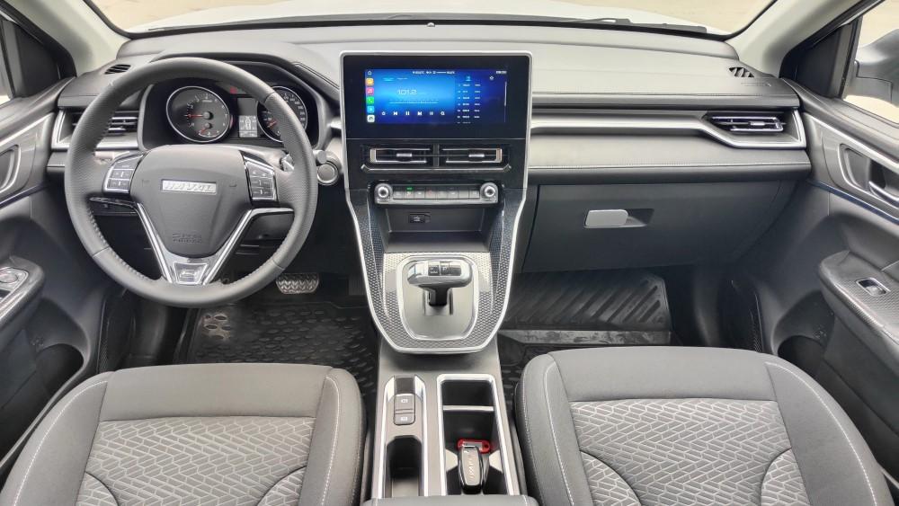 Салон Haval M6, интерьер первого ряда