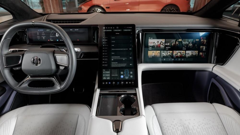 Интерьер салона HiPhi X первого ряда Электромобили в Челябинске