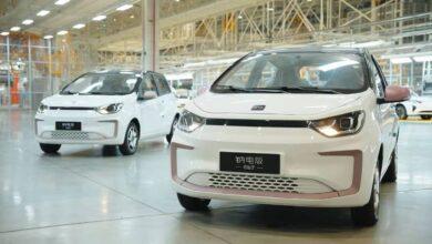 При поддержке Volkswagen, хэтчбек JAC Yiwei EV сошел с конвейера в Китае с натрий-ионным аккумулятором. При поддержке Volkswagen, хэтчбек JAC Yiwei EV сошел с конвейера в Китае с натрий-ионным аккумулятором.