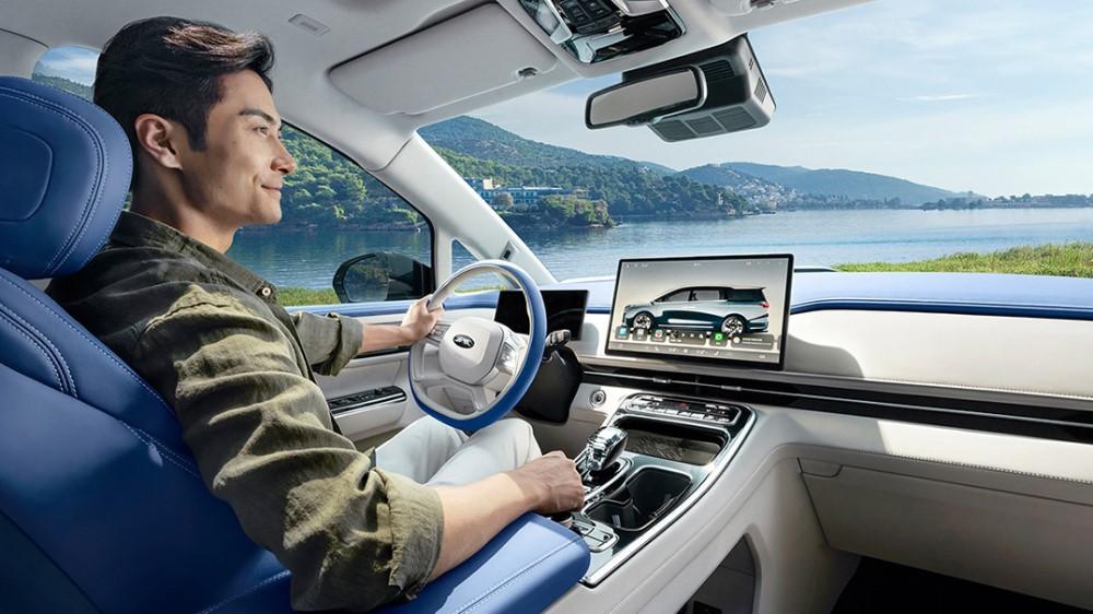 Интерьер салона минивэна JAC RF8