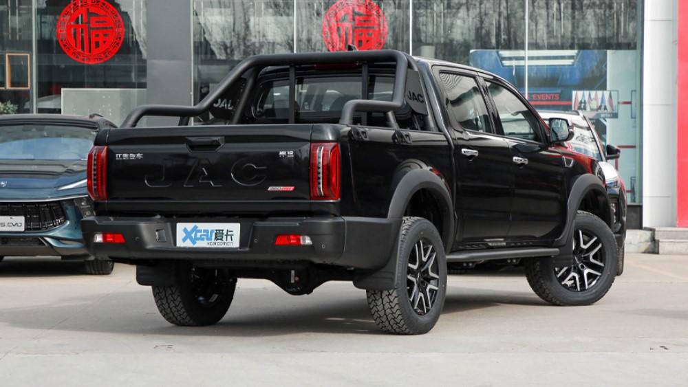 Пикап JAC T9, вид сбоку сзади