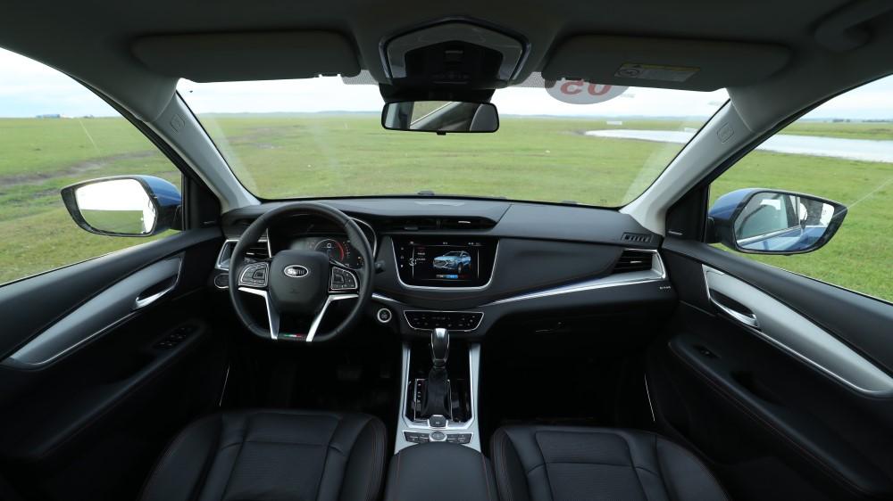 Салон кроссовера SWM G01, интерьер