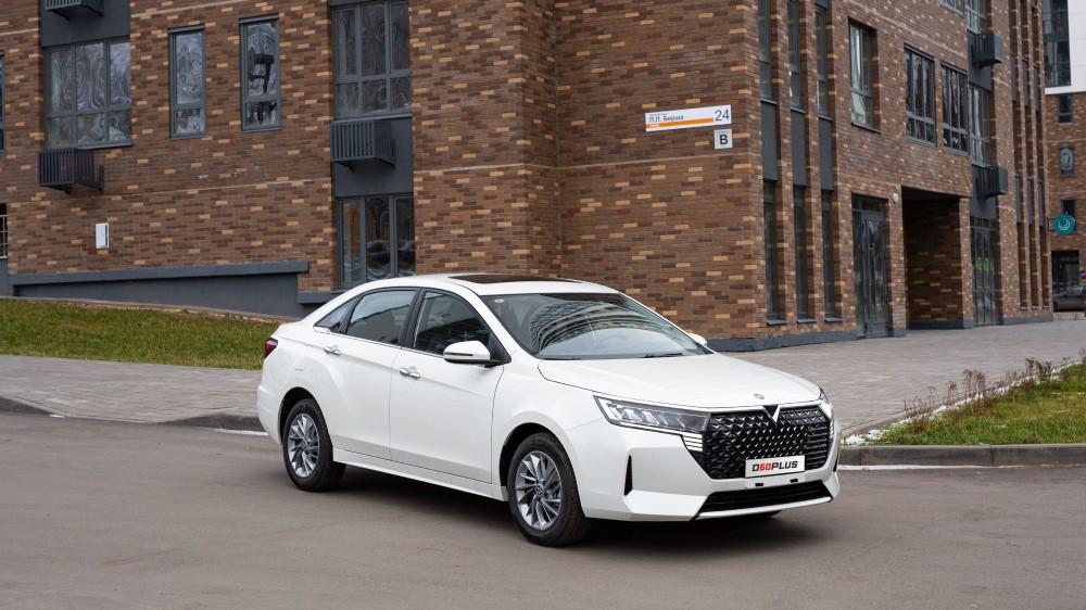 Venucia D60 Plus вид сбоку, старт продаж спереди в России