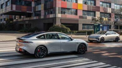 Предварительная продажа электрического седана Dongfeng eπ 007 в версиях EV и EREV начнется в январе 2024 года. Предварительная продажа электрического седана Dongfeng eπ 007 в версиях EV и EREV начнется в январе 2024 года.