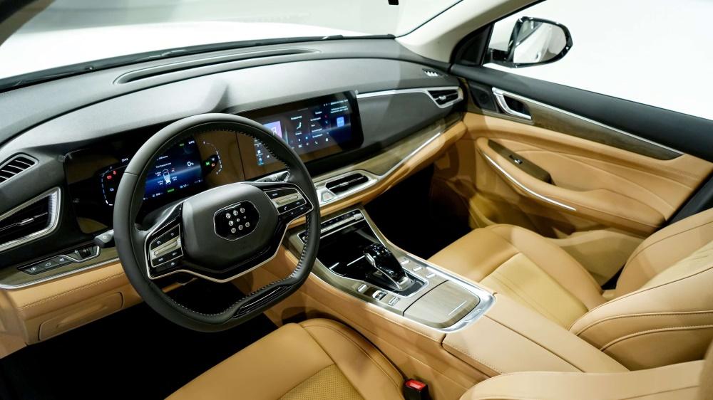 Интерьер салона Evolute i-Space