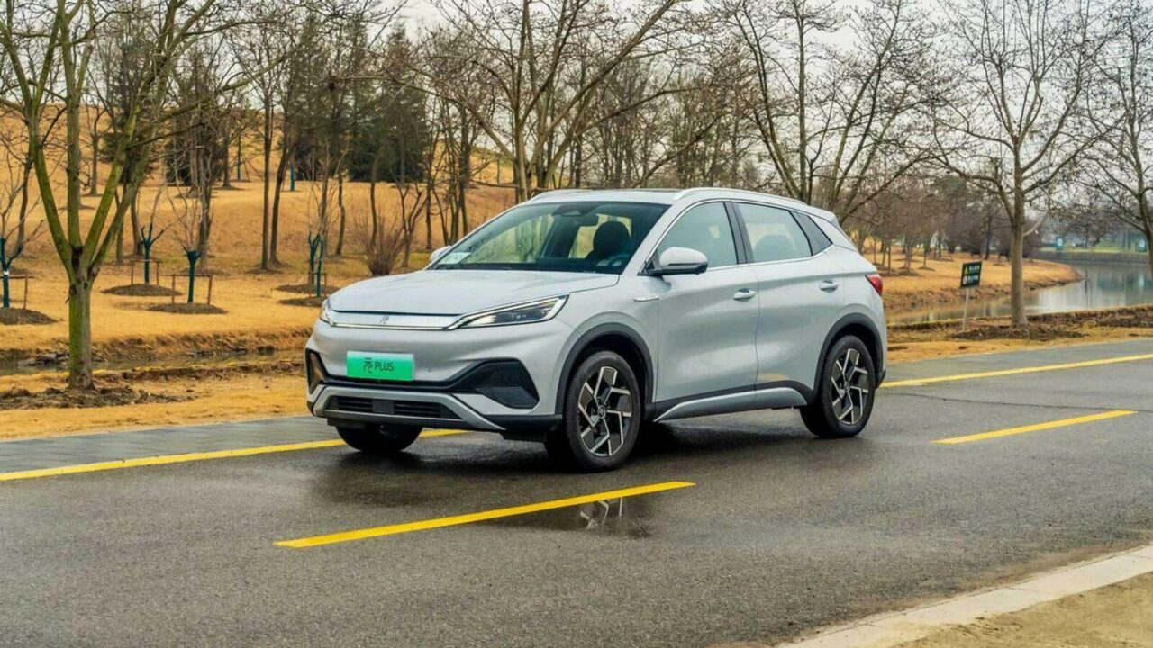 Китайские автомобильные компании BYD и Geely возглавили продажи ...