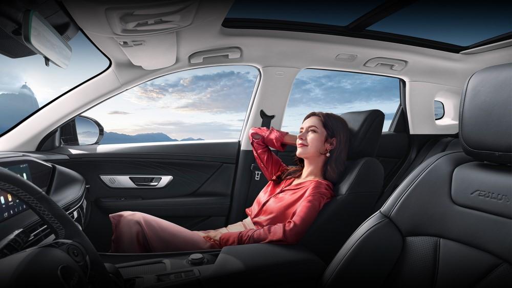 Dongfeng Aeolus Огромный салон в Беларуси, интерьер салона, сиденья первого ряда