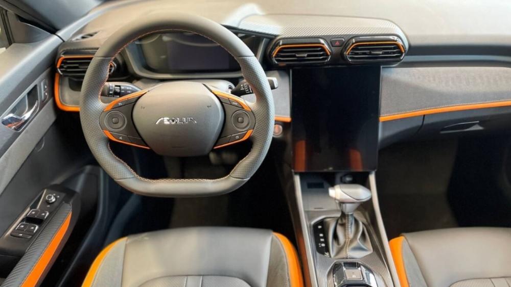 Интерьер салона кроссовера Dongfeng Shine GS Sport