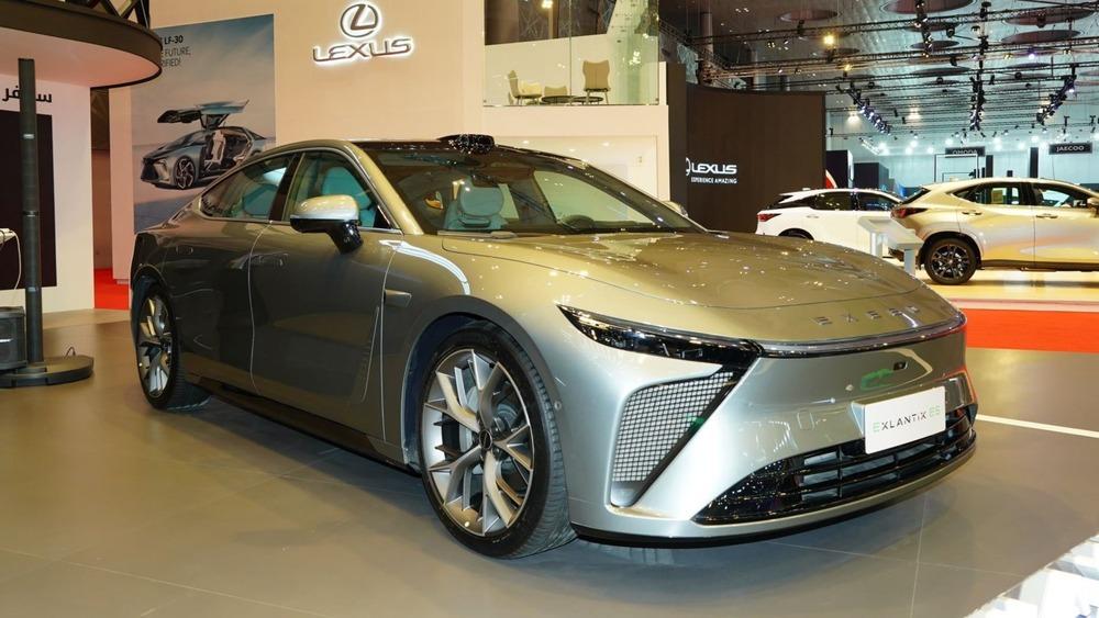 Седан Exeed Exlantix ES, вид сбоку Женевский автосалон