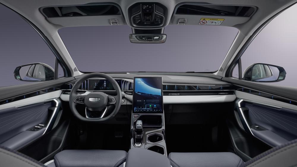 Geely Atlas нового поколения цены салон интерьер