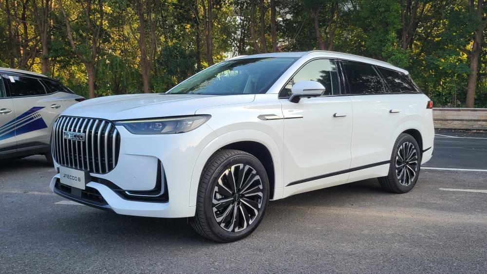 Jaecoo J8 сбоку спереди