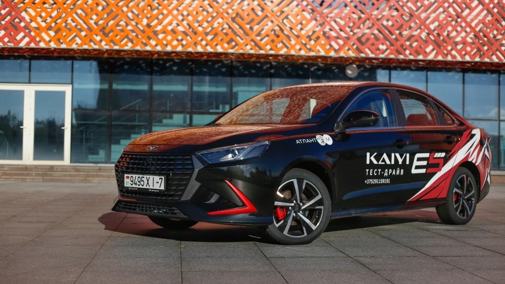 Kaiyi E5, вид сбоку спереди в Беларуси