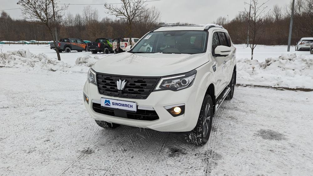 Внедорожник Oting Paladin сбоку спереди