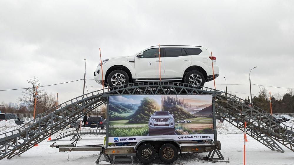 Боковые тесты внедорожника Oting Paladin