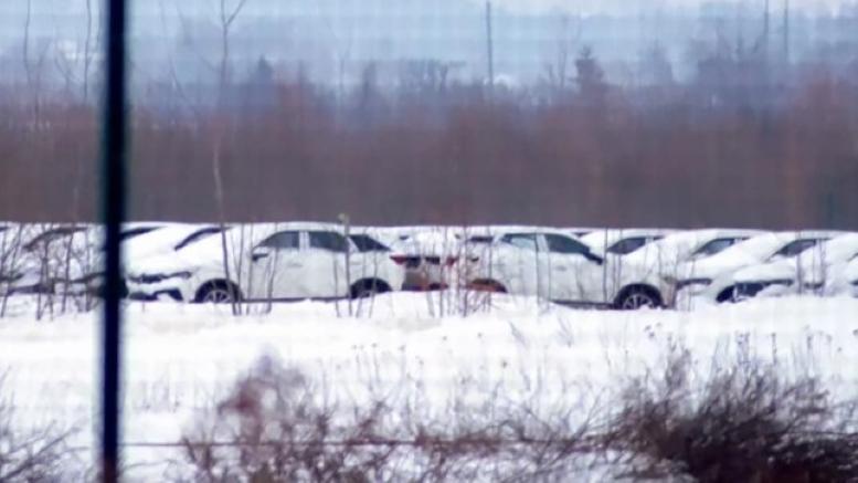 Парковка кроссоверов завода ПСМА FAW T77