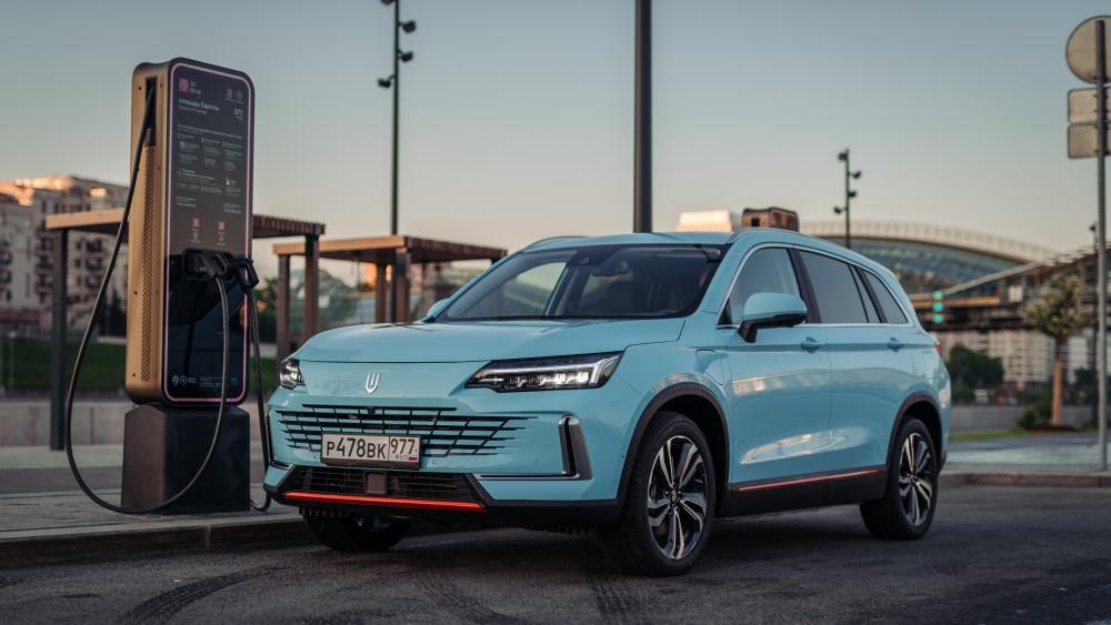 Гибридный кроссовер Skywell HT-i цены на переднюю зарядку