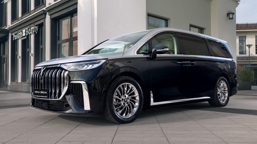 Voyah Dream PHEV Long Range спереди сбоку