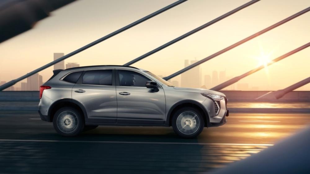 Обновленный кроссовер Haval Jolion, вид сбоку в динамике