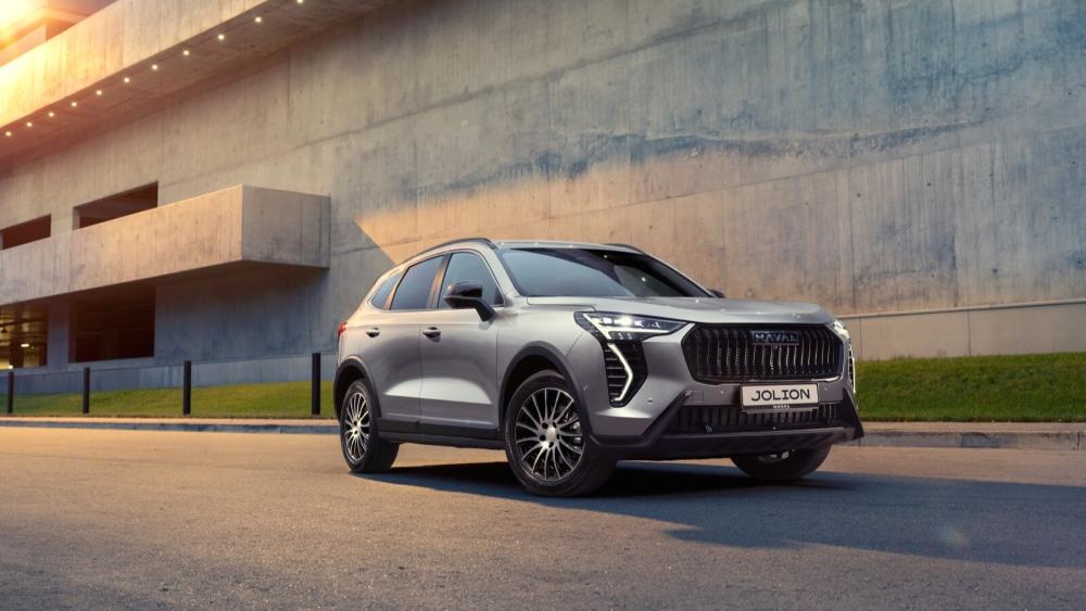 Обновленный кроссовер Haval Jolion сбоку вперед