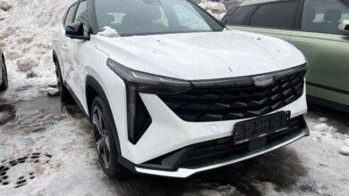 В Россию привезли совершенно новый кроссовер Geely. Первое фото