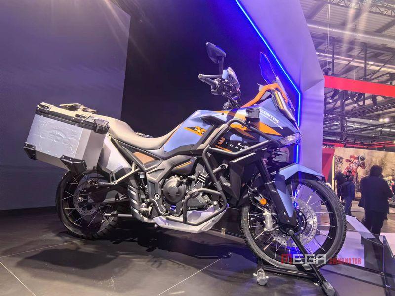 Zontes 703F представляет новые цветовые схемы В Китае представили новые цветовые схемы мотоцикла Zontes 703F