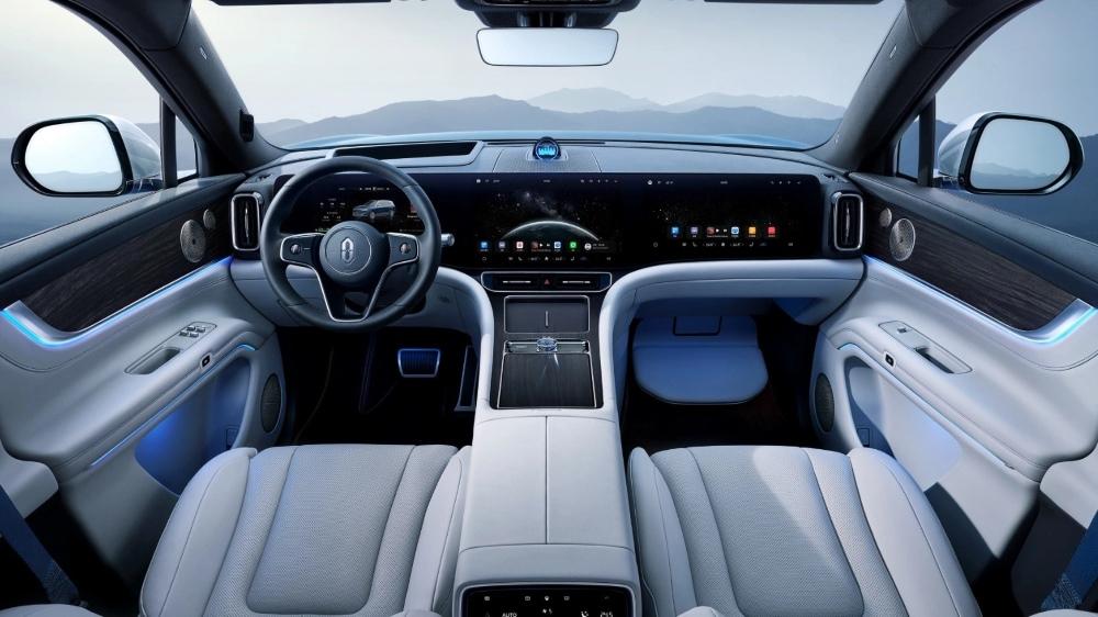 Салон Aito M9 интерьер первого ряда