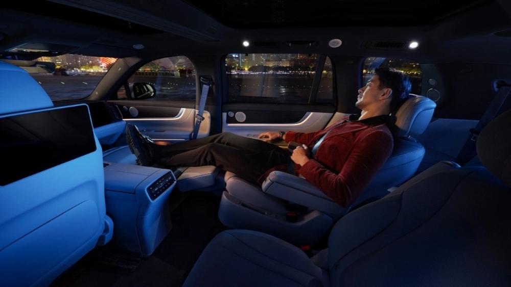 Салон Aito M9 интерьер второго ряда