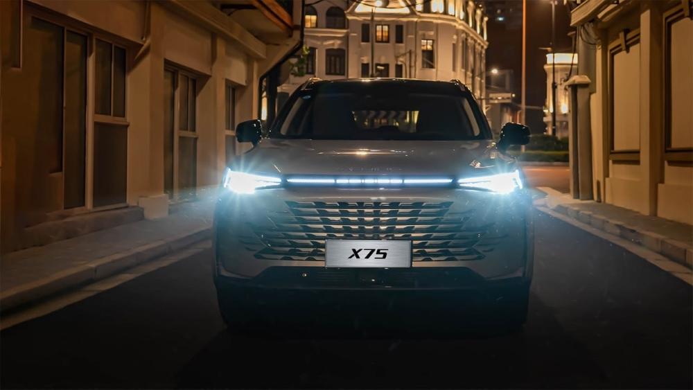 В России появится новый кроссовер BAIC X75, это рестайлинговая версия BAIC X7