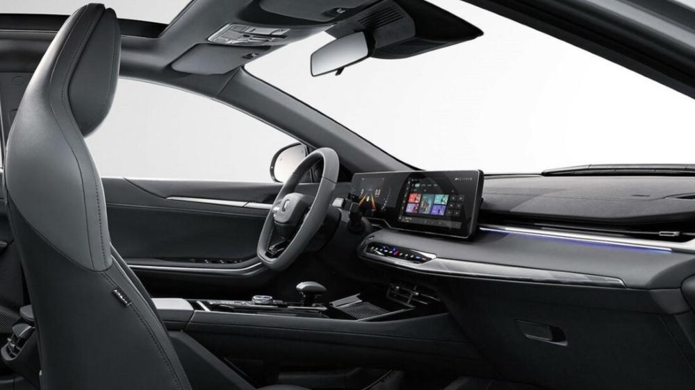 Интерьер салона Changan Raeton Plus