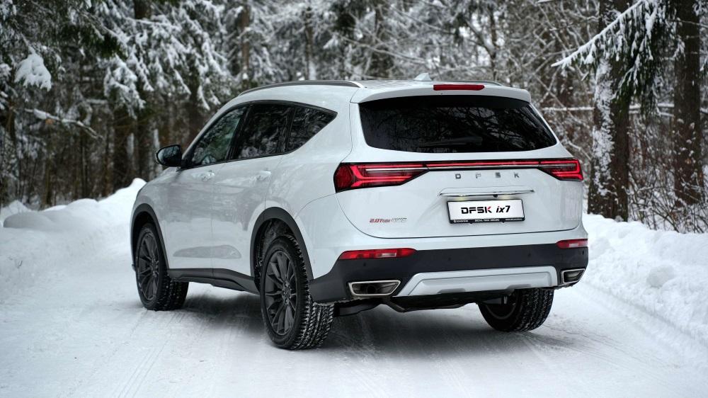 Dongfeng DFSK ix7, вид сбоку сзади зимой