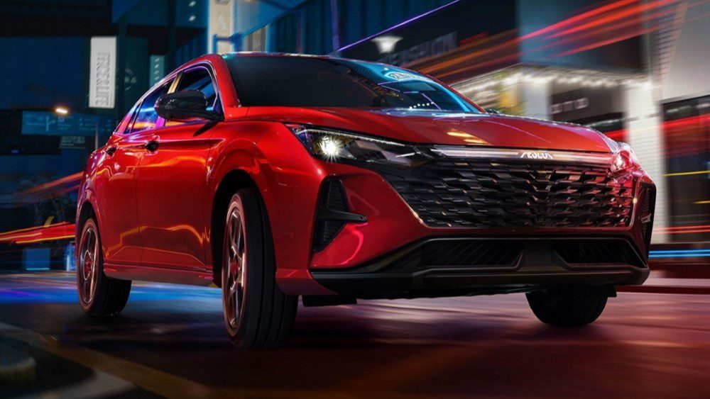 В Беларуси седан Dongfeng Aeolus Shine дешевле не становится, хотя и получил две доступные комплектации