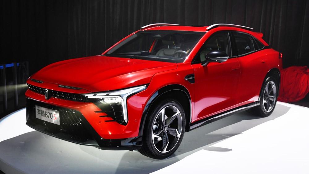FAW Bestune B70S вид сбоку спереди