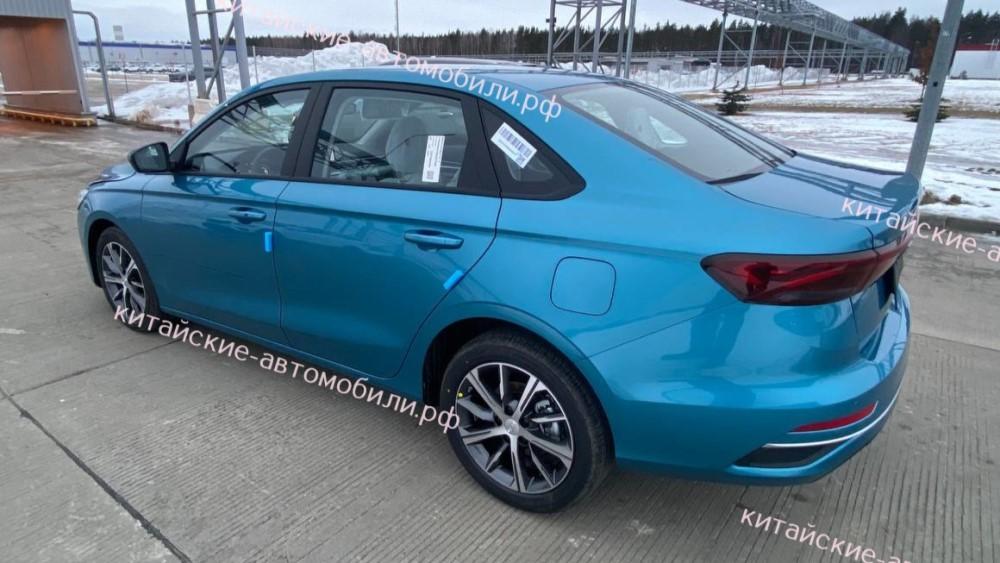 Обновленный седан Geely Emgrand Belgi вид сбоку с АКПП