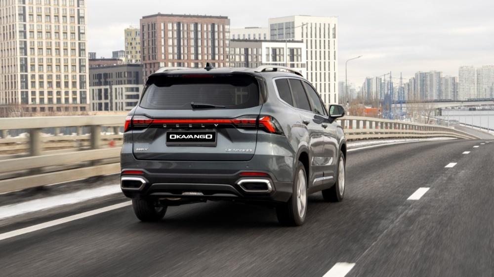 Geely Okavango вид сзади в динамике
